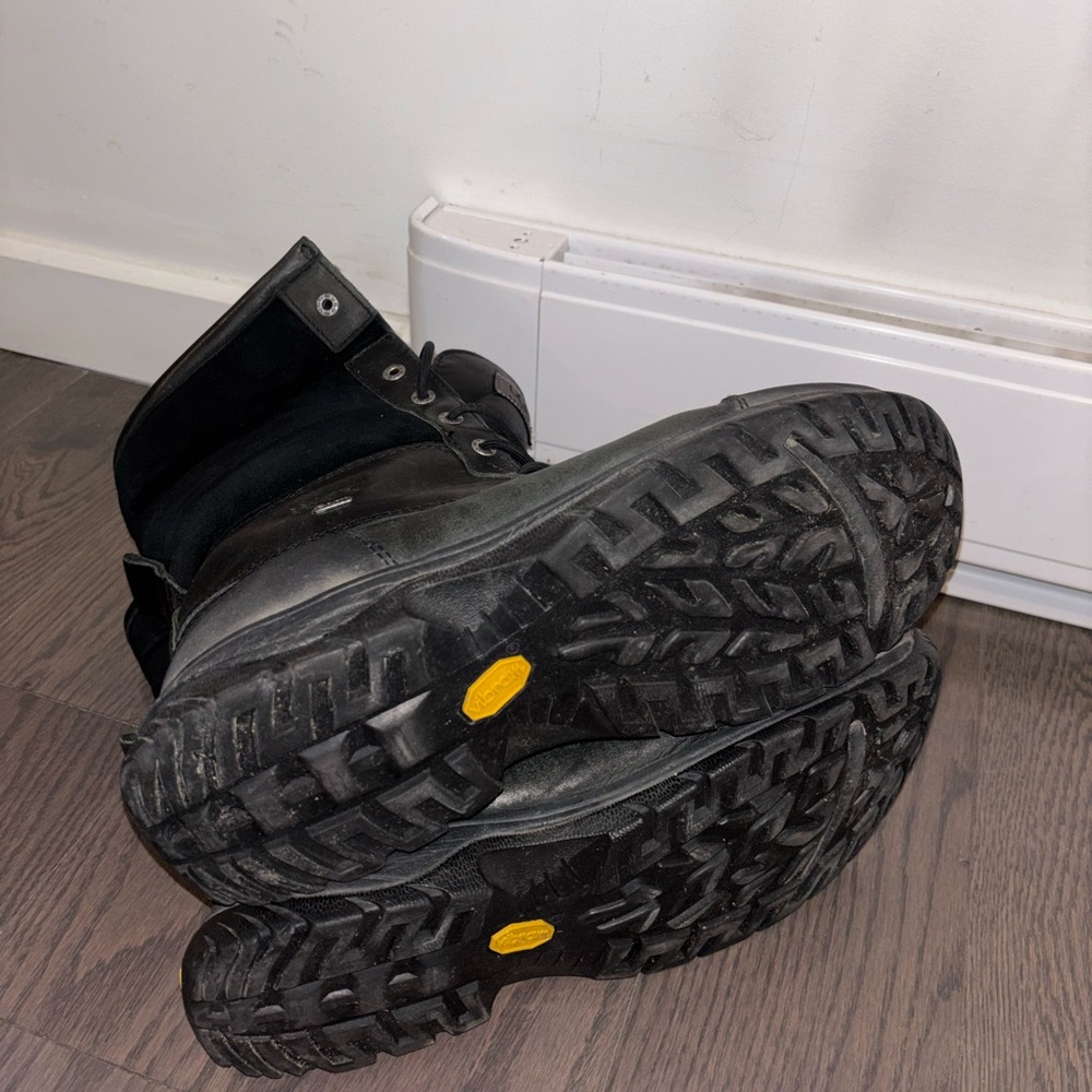 UGG Men’s Butte Boots - Picture 6 of 9